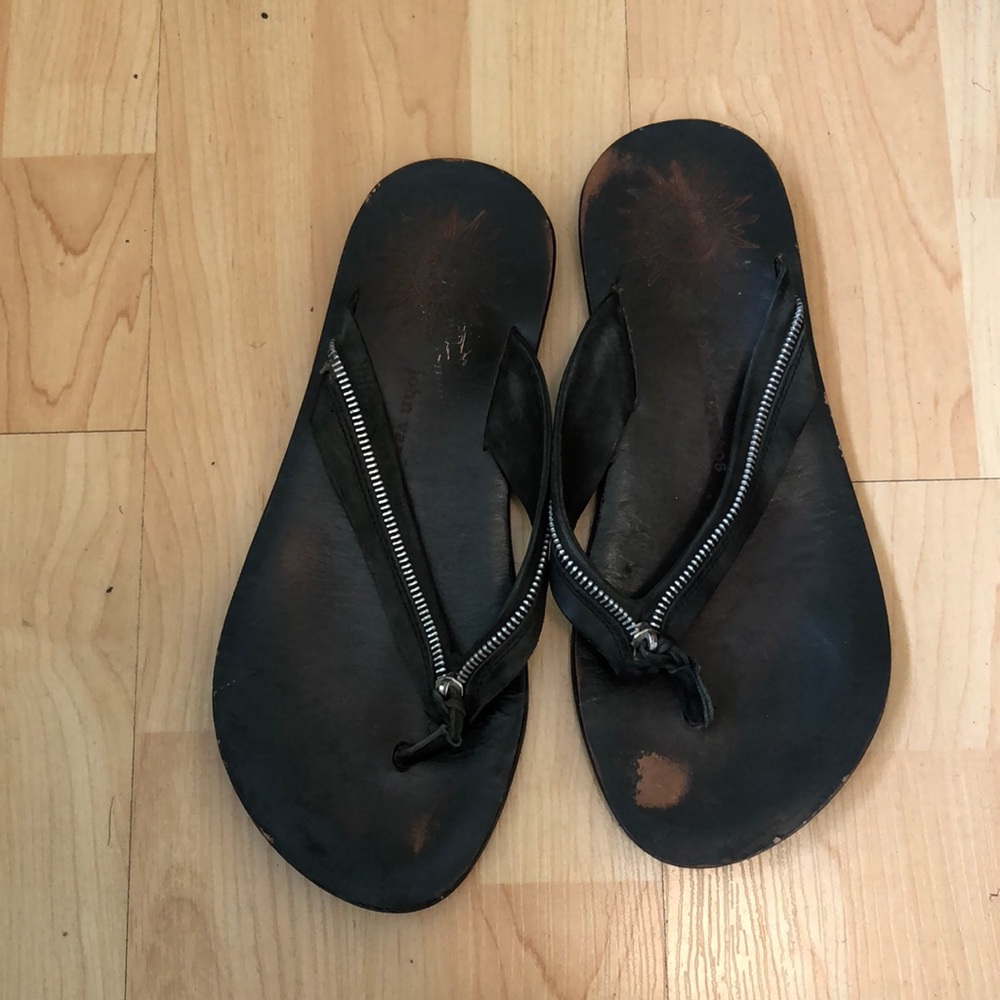 John Varvatos Black leather zipper flip flops